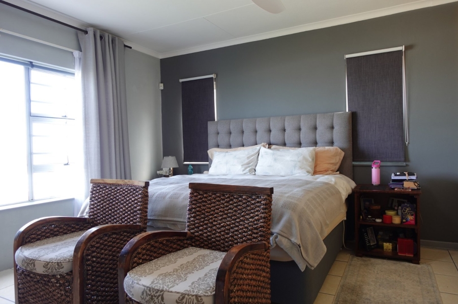 6 Bedroom Property for Sale in Outeniqua Strand Western Cape